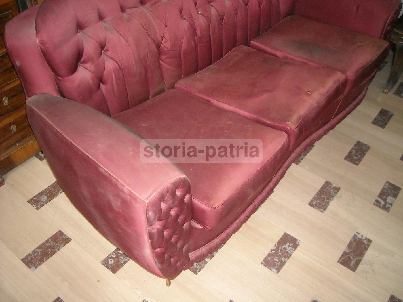 Divano d'Epoca Anni '50 Tre Posti In Tessuto Rosso Porpora