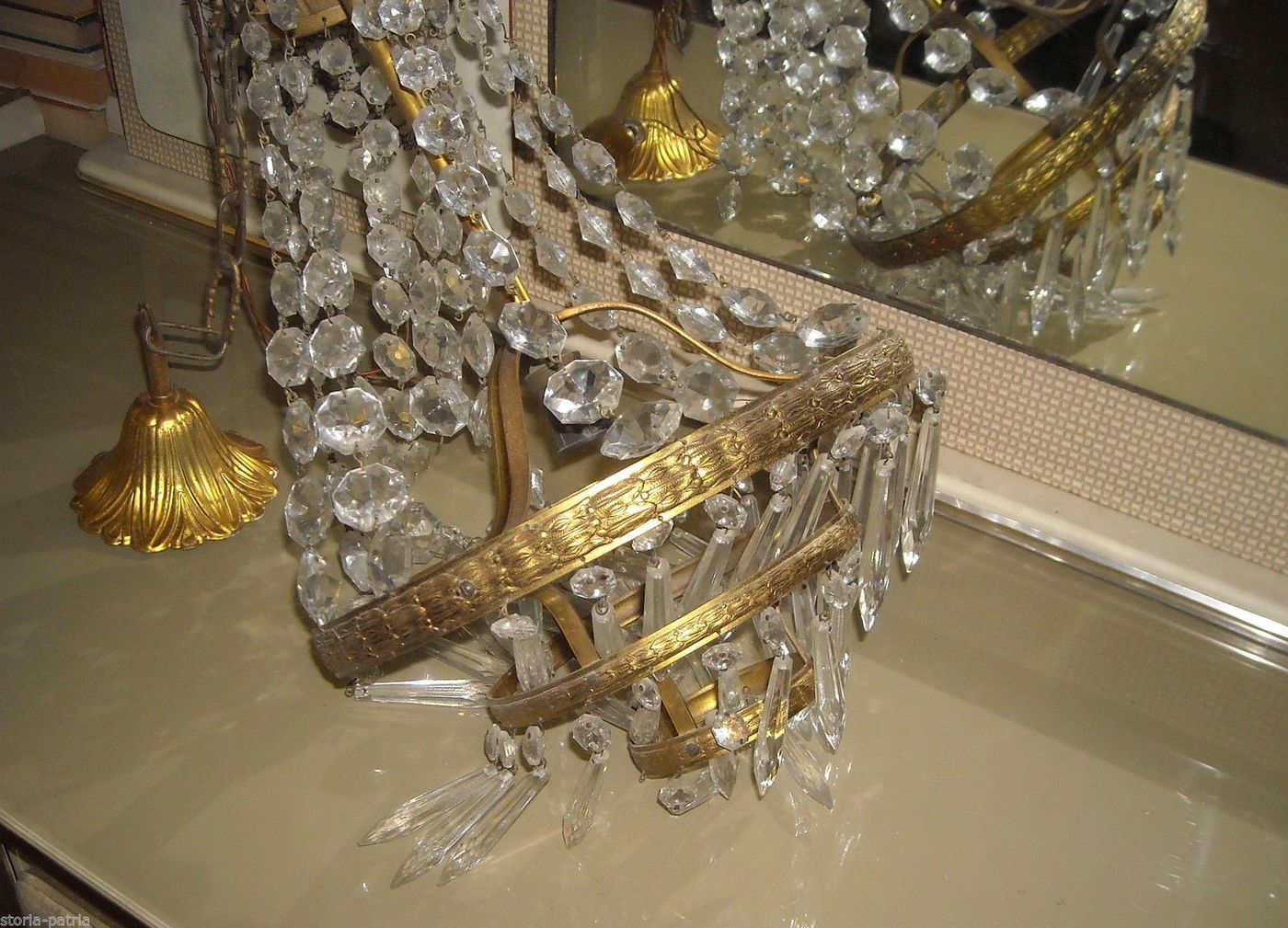 Lampadario Antico In Ottone Dorato Con Vetri E Prismi, Anni '900