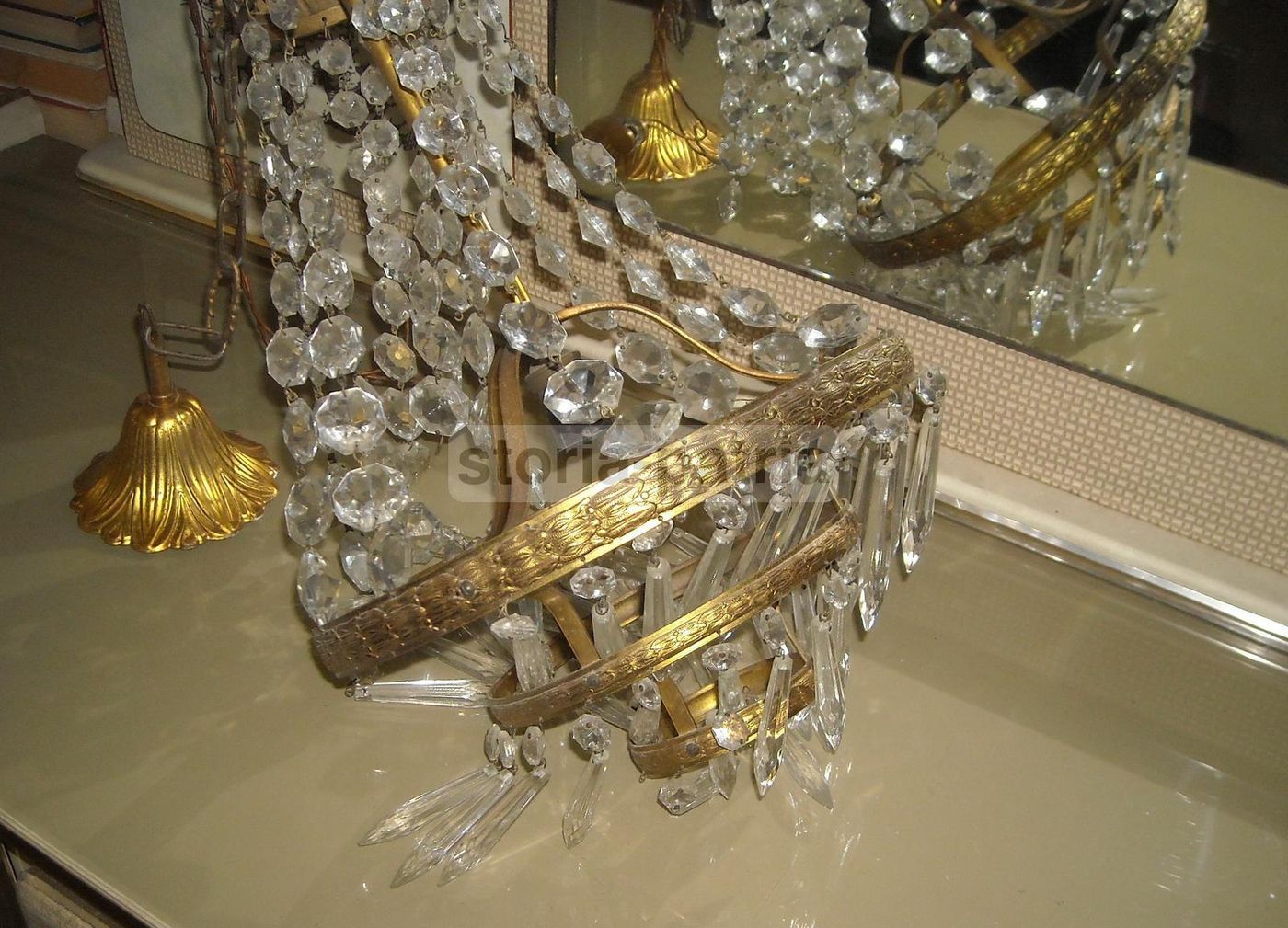 Lampadario Antico In Ottone Dorato Con Vetri E Prismi, Anni '900