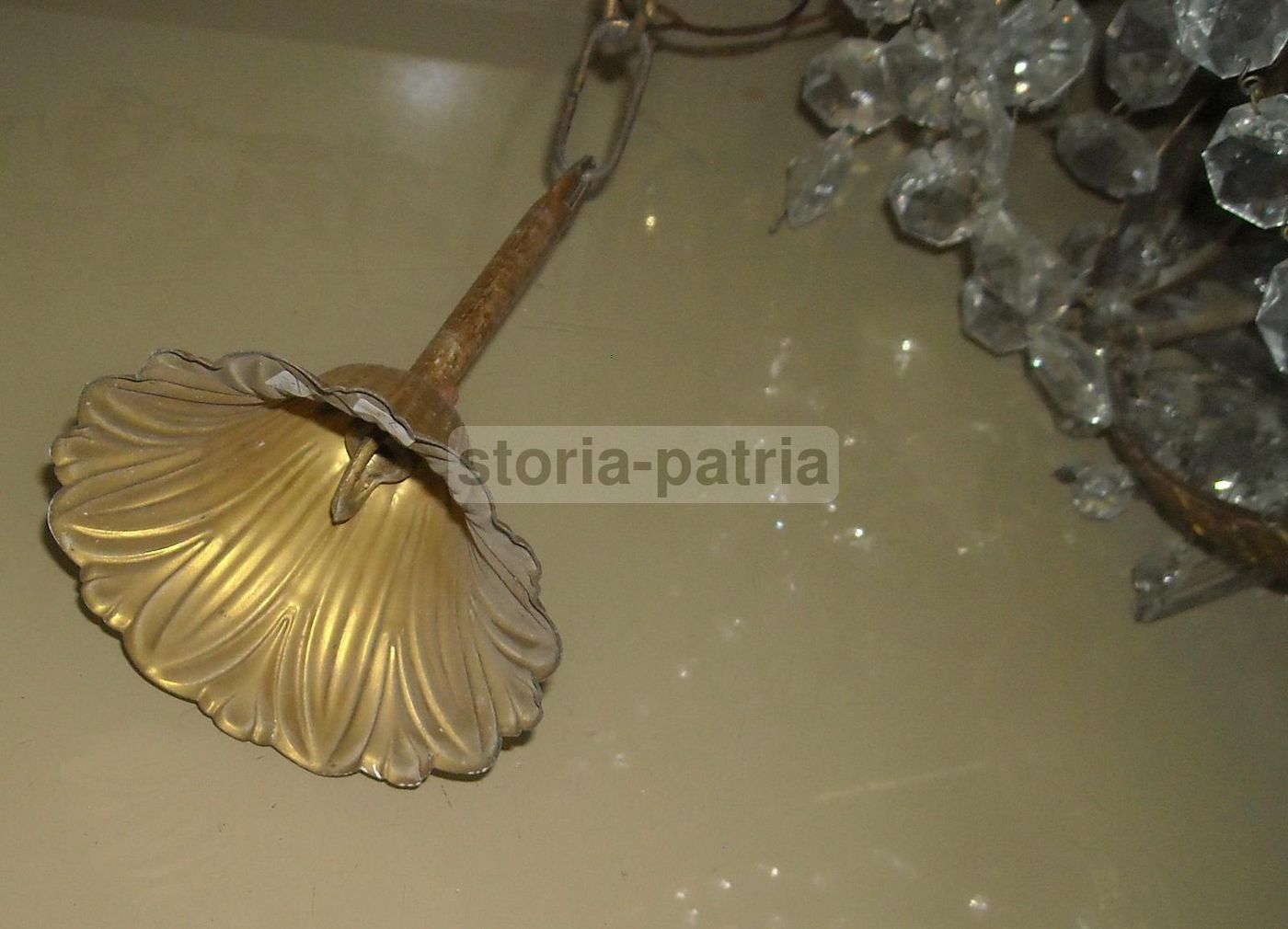 Lampadario Antico In Ottone Dorato Con Vetri E Prismi, Anni '900
