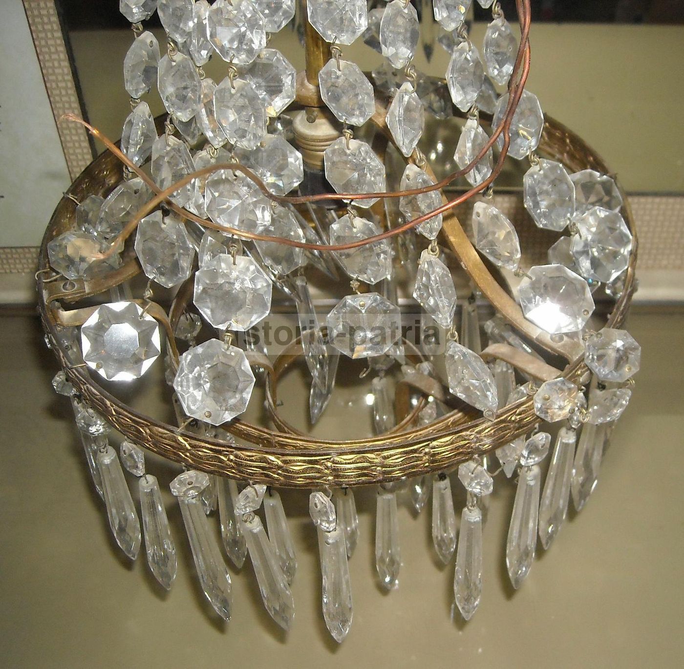 Lampadario Antico In Ottone Dorato Con Vetri E Prismi, Anni '900