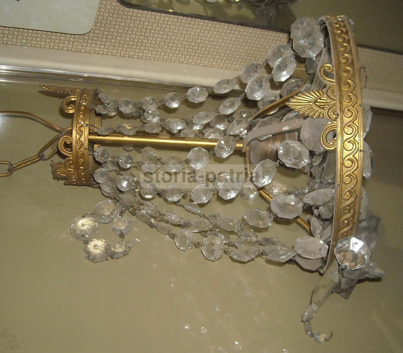 Lampadario Vintage In Ottone Dorato Con Vetri E Prismi, Anni '900