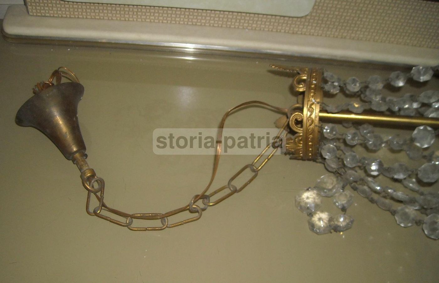 Lampadario Vintage In Ottone Dorato Con Vetri E Prismi, Anni '900