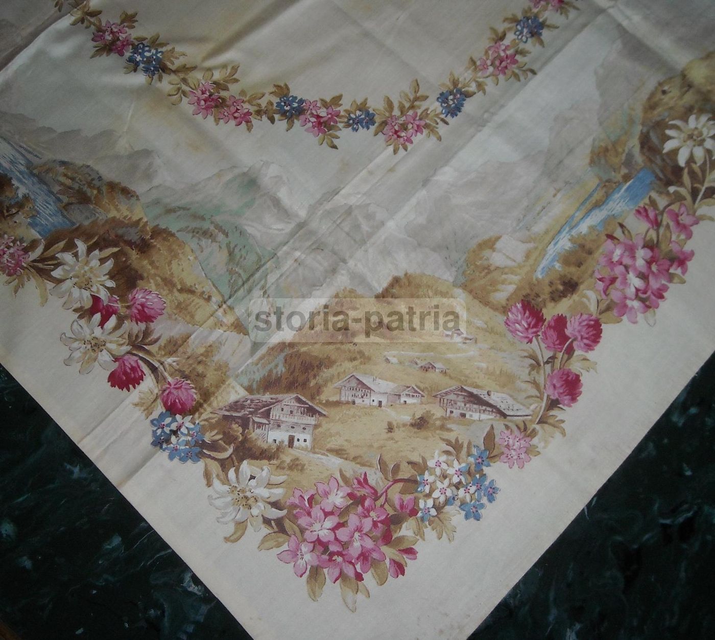 Tessuto d'Epoca Franz Leitenberger Con Paesaggi E Fiori, Anni 1900
