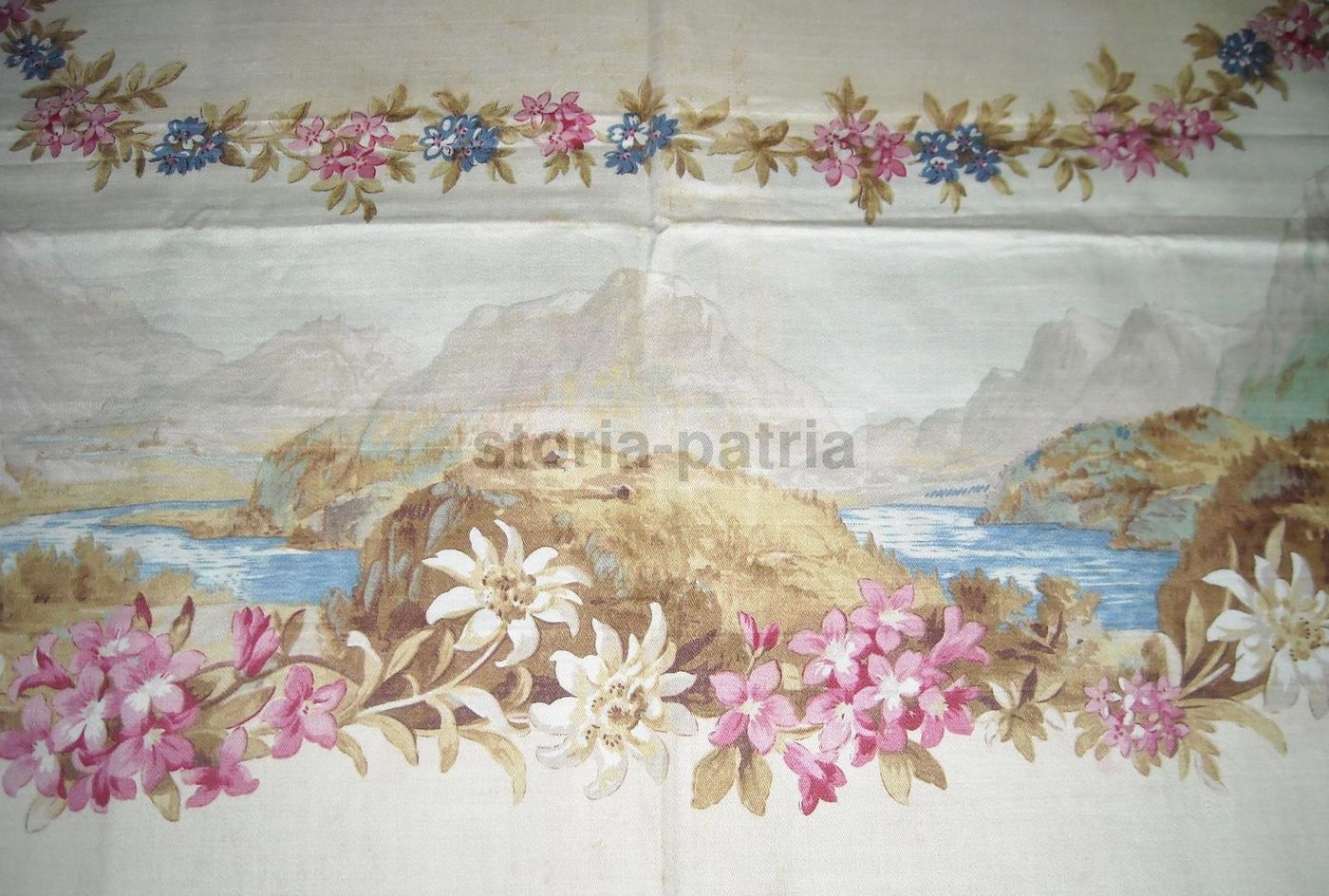 Tessuto d'Epoca Franz Leitenberger Con Paesaggi E Fiori, Anni 1900