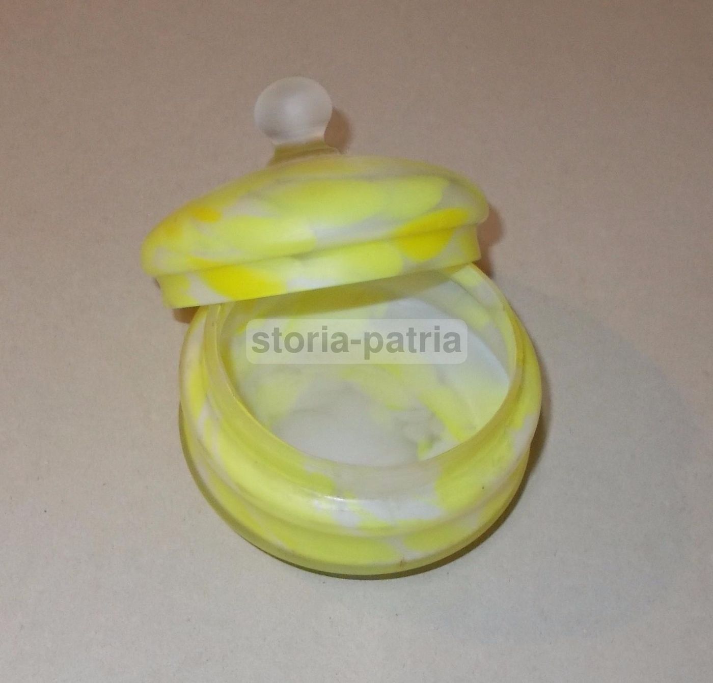 Soprammobile In Vetro Giallo Con Coperchio Stile Liberty, Anni '20