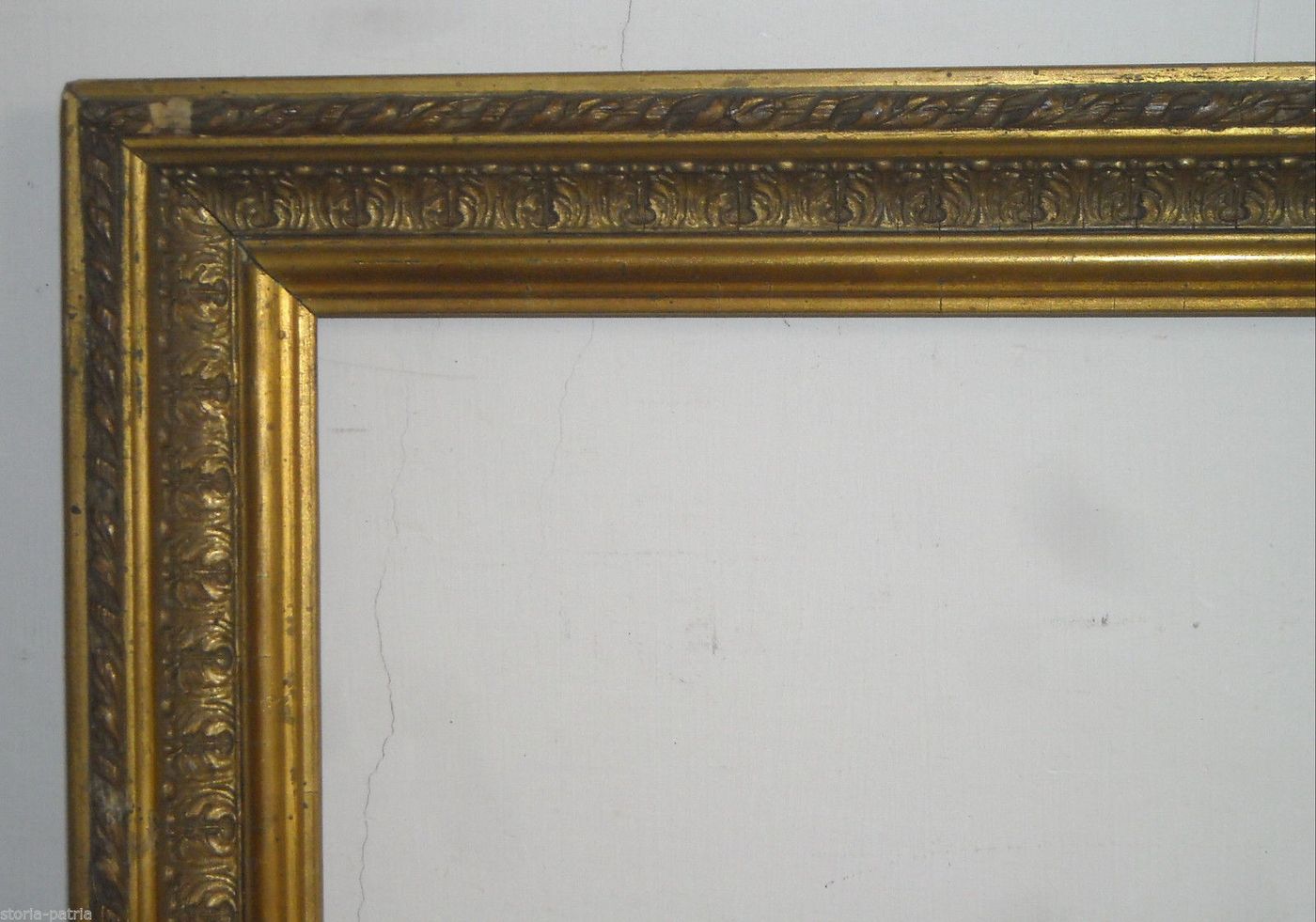Antica Cornice Liberty In Legno Dorato Con Decori A Rilievo
