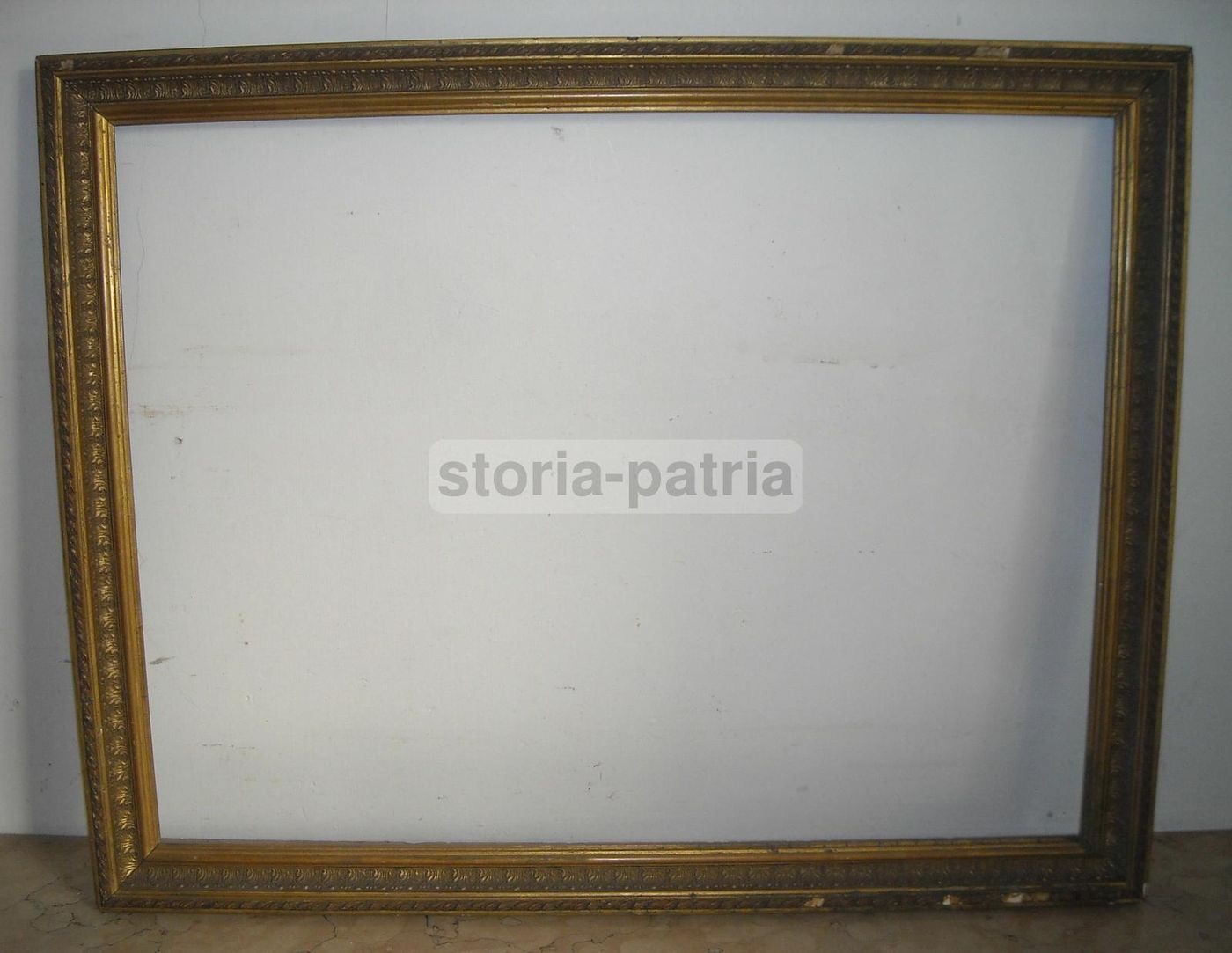 Antica Cornice Liberty In Legno Dorato Con Decori A Rilievo