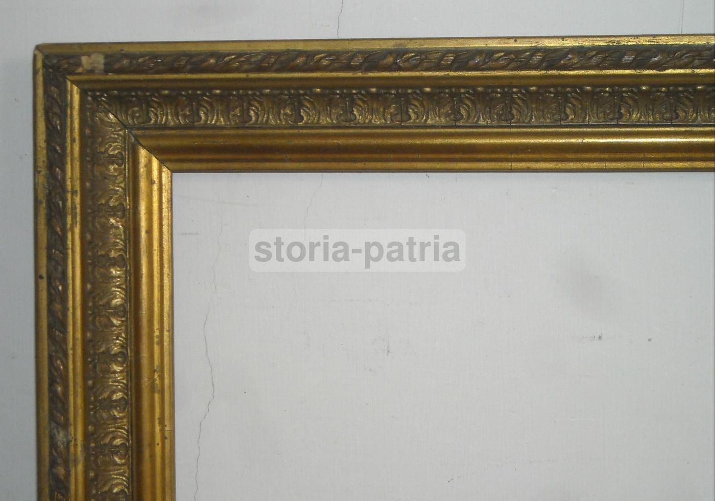 Antica Cornice Liberty In Legno Dorato Con Decori A Rilievo