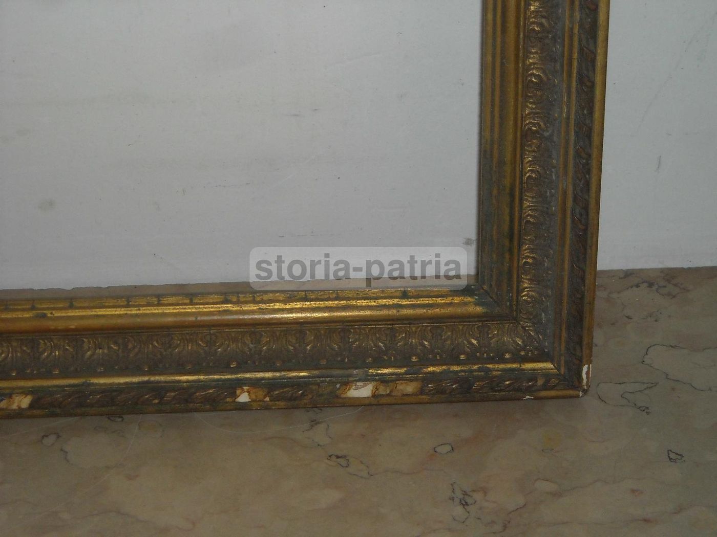 Antica Cornice Liberty In Legno Dorato Con Decori A Rilievo