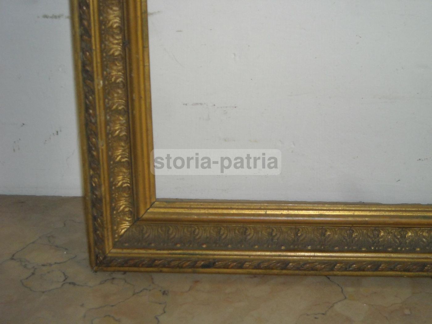 Antica Cornice Liberty In Legno Dorato Con Decori A Rilievo