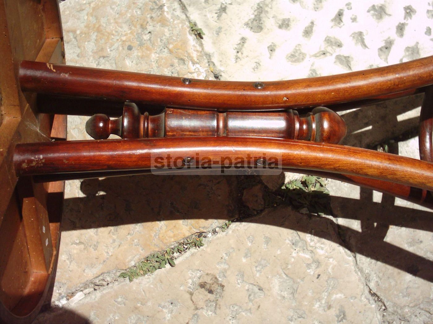 Antico Tavolino Rotondo Stile Thonet Liberty In Legno Di Faggio, 1900 Circa