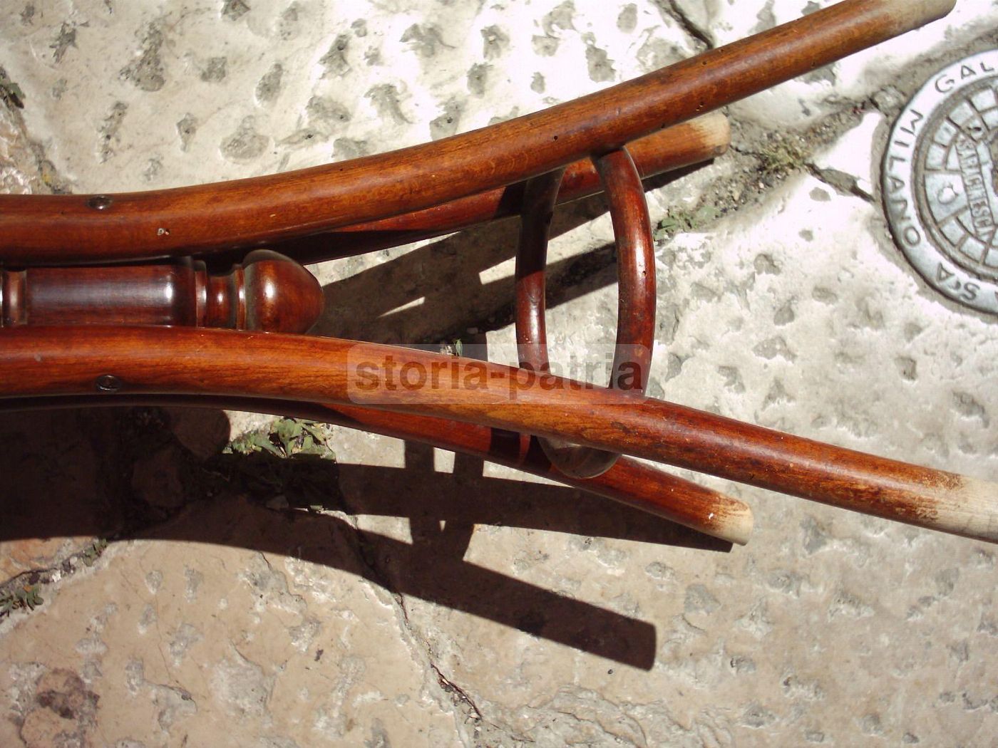 Tavolino Antico Tondo Stile Thonet Liberty, Primo '900, Faggio