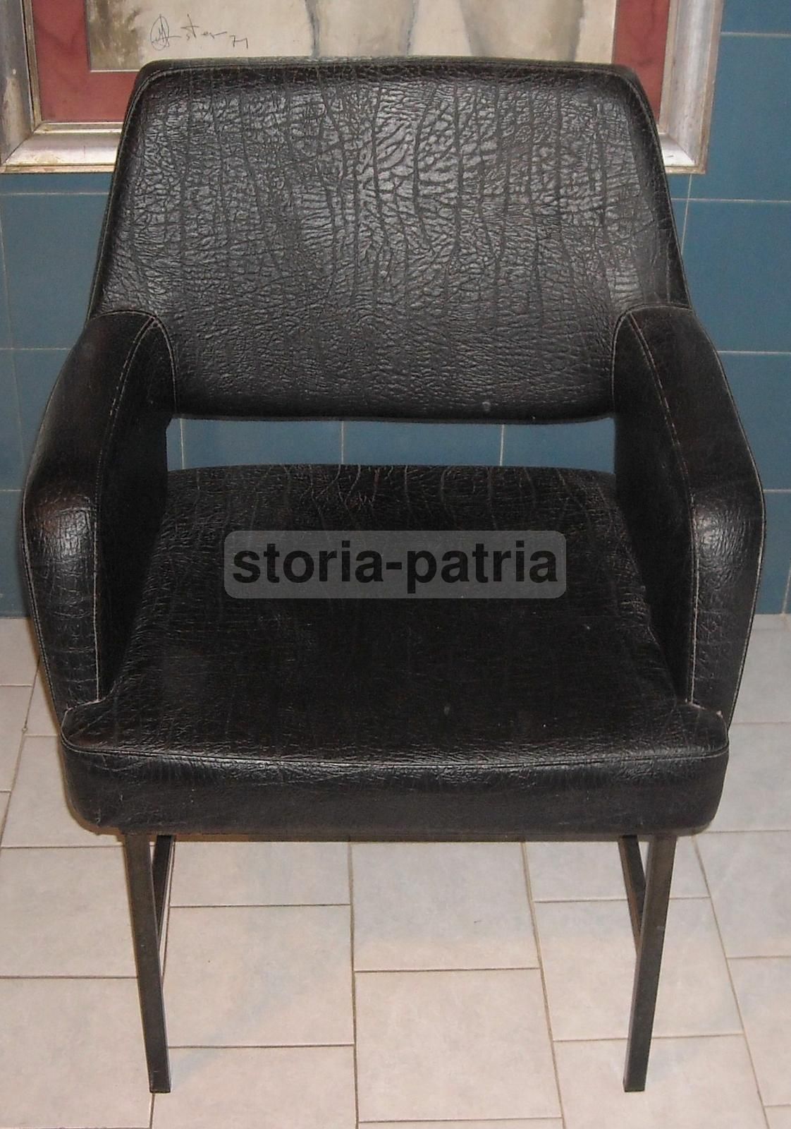 Poltrona Modernariato Anni '60 In Similpelle Nera E Metallo
