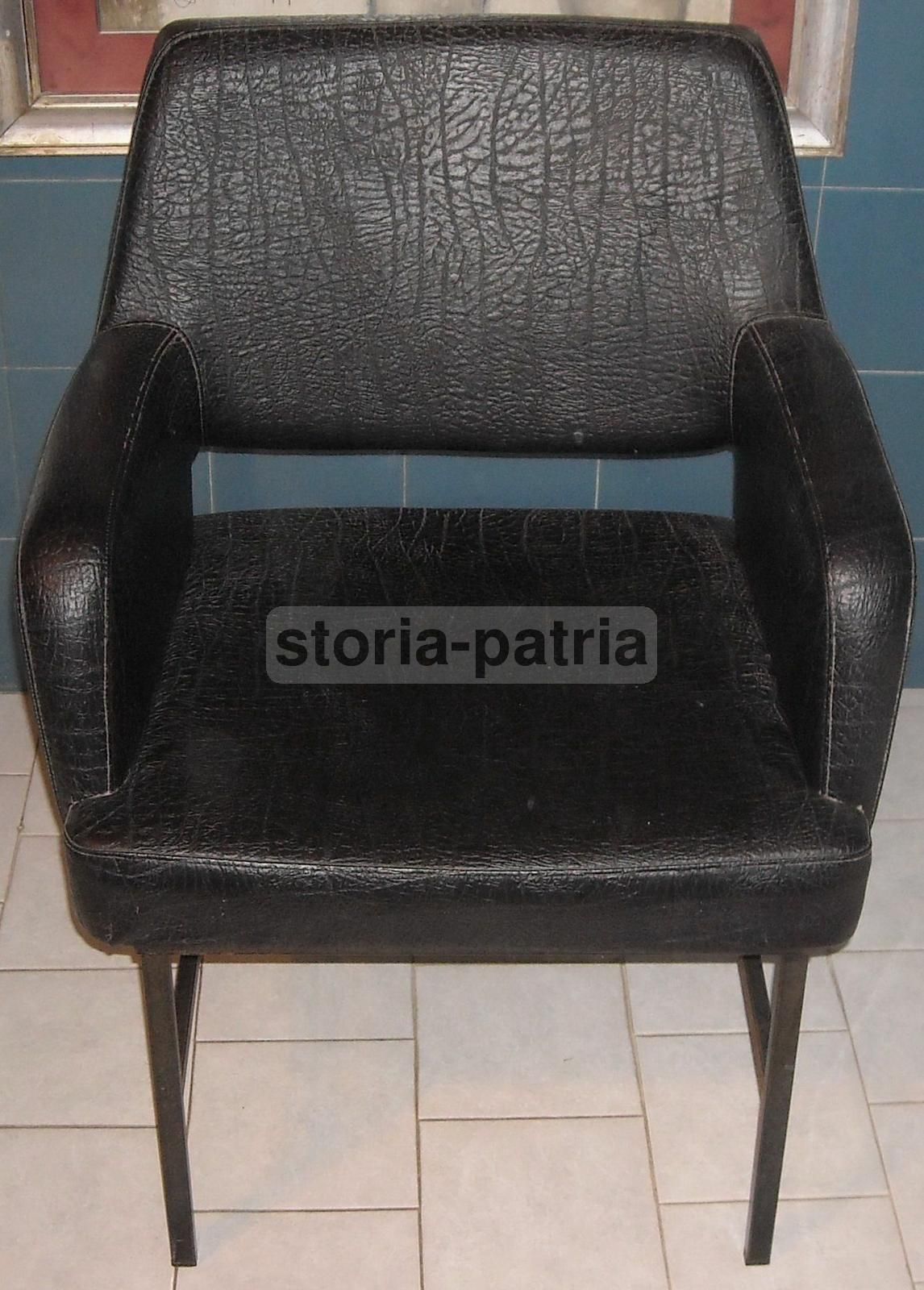 Poltrona Modernariato Anni '60 In Similpelle Nera E Metallo