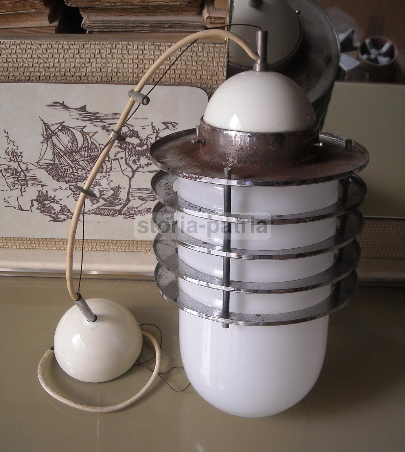 Lampada Da Soffitto Modernariato In Vetro Opalescente E Metallo Cromato