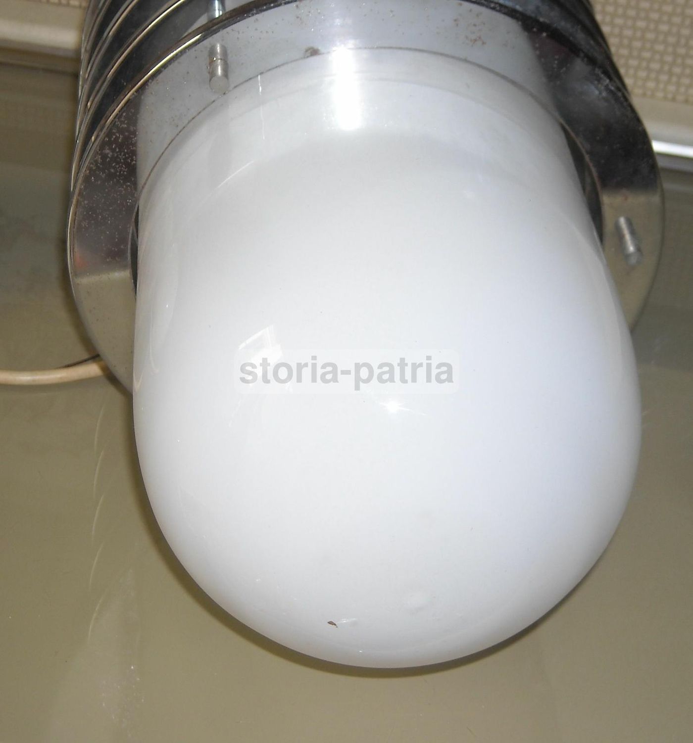 Lampada Da Soffitto Modernariato In Vetro Opalescente E Metallo Cromato