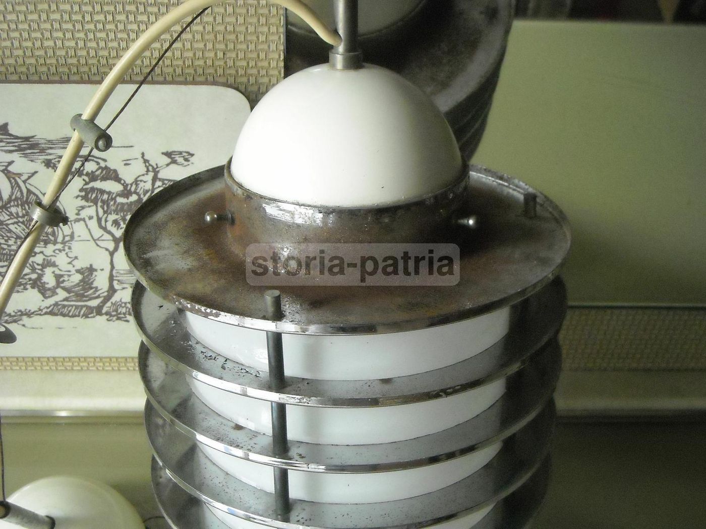 Lampada Da Soffitto Modernariato In Vetro Opalescente E Metallo Cromato