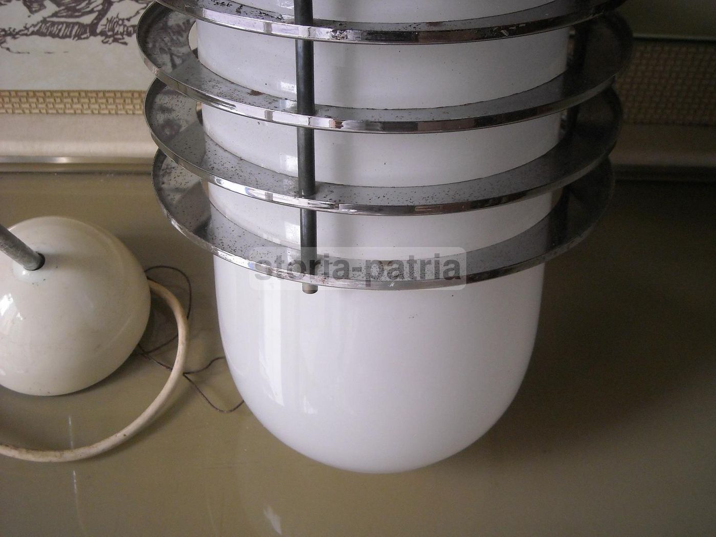 Lampada Da Soffitto Modernariato In Vetro Opalescente E Metallo Cromato