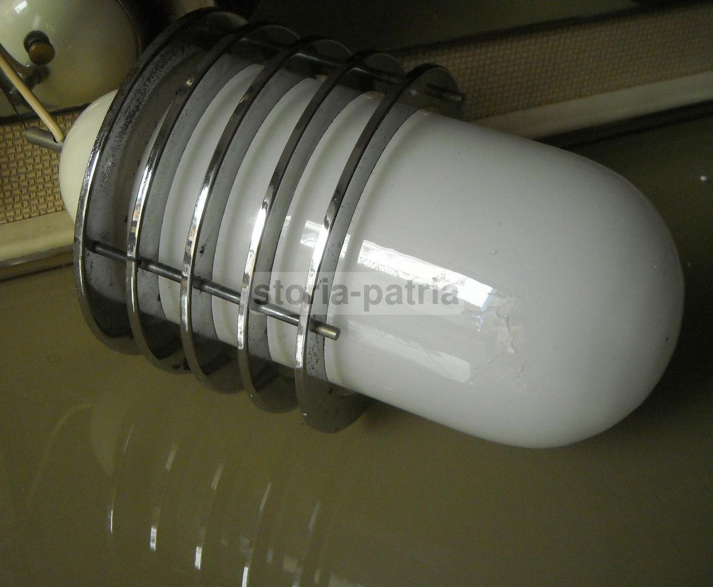 Lampada Da Soffitto Modernariato In Vetro Opalescente E Metallo Cromato