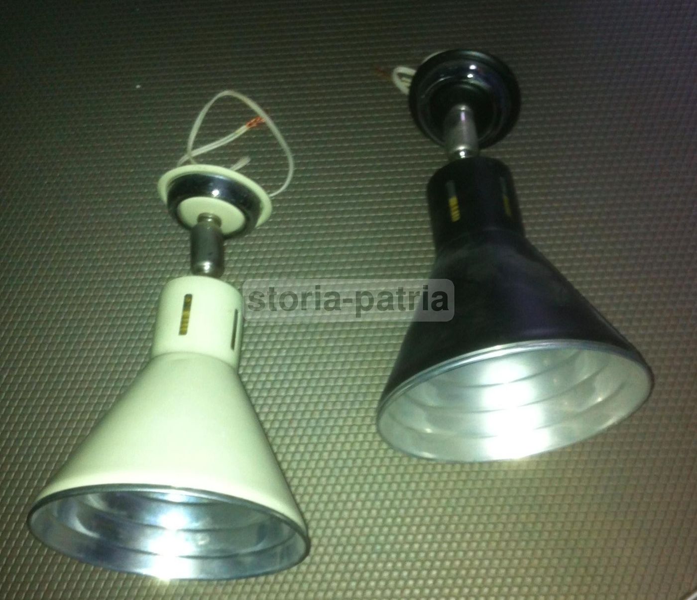 Coppia Faretti Vintage Anni '60 '70 Bianco Nero Modernariato