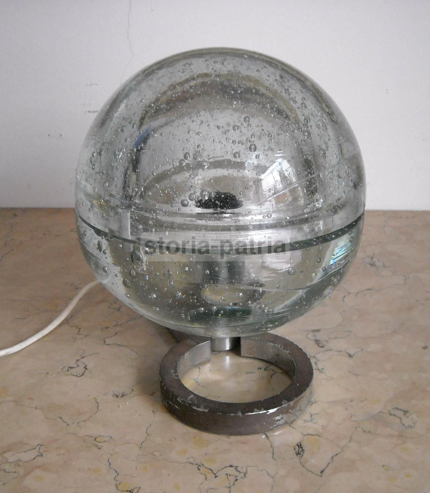 Lampada Sferica Vintage In Vetro Massiccio E Metallo Cromato, Anni '70