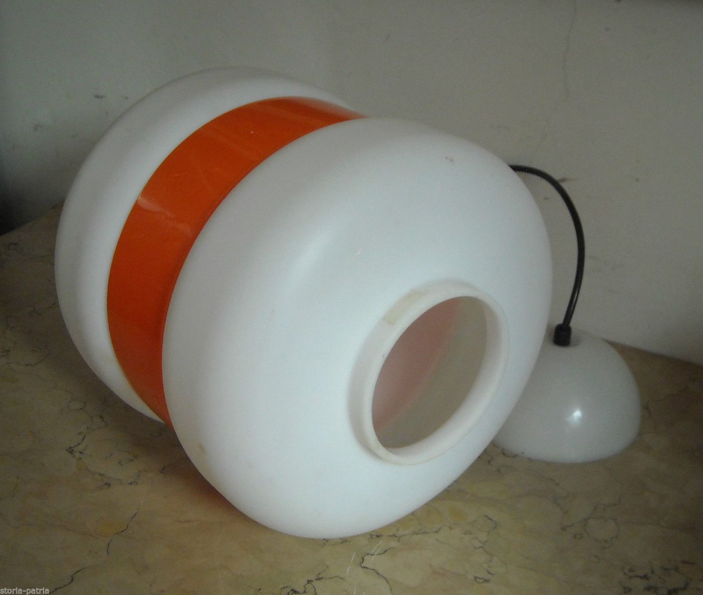 Lampadario Vintage In Plastica Bianca E Rosso Aragosta, Anni '70 '80