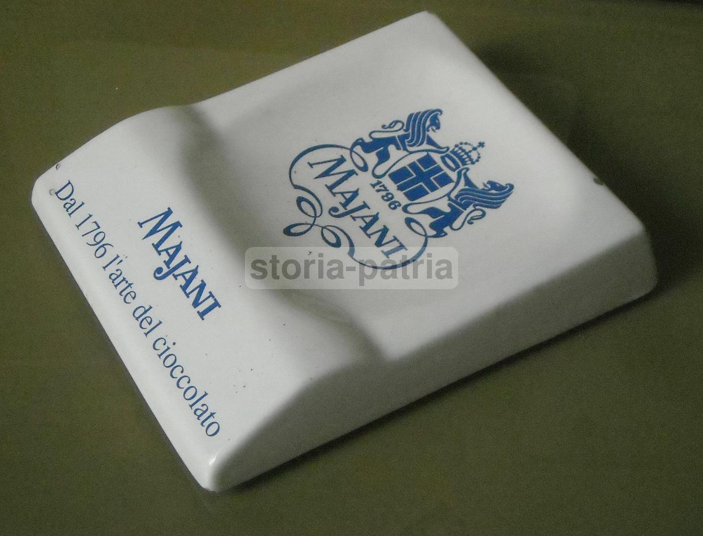 Soprammobile Pubblicitario Majani In Ceramica Araldica