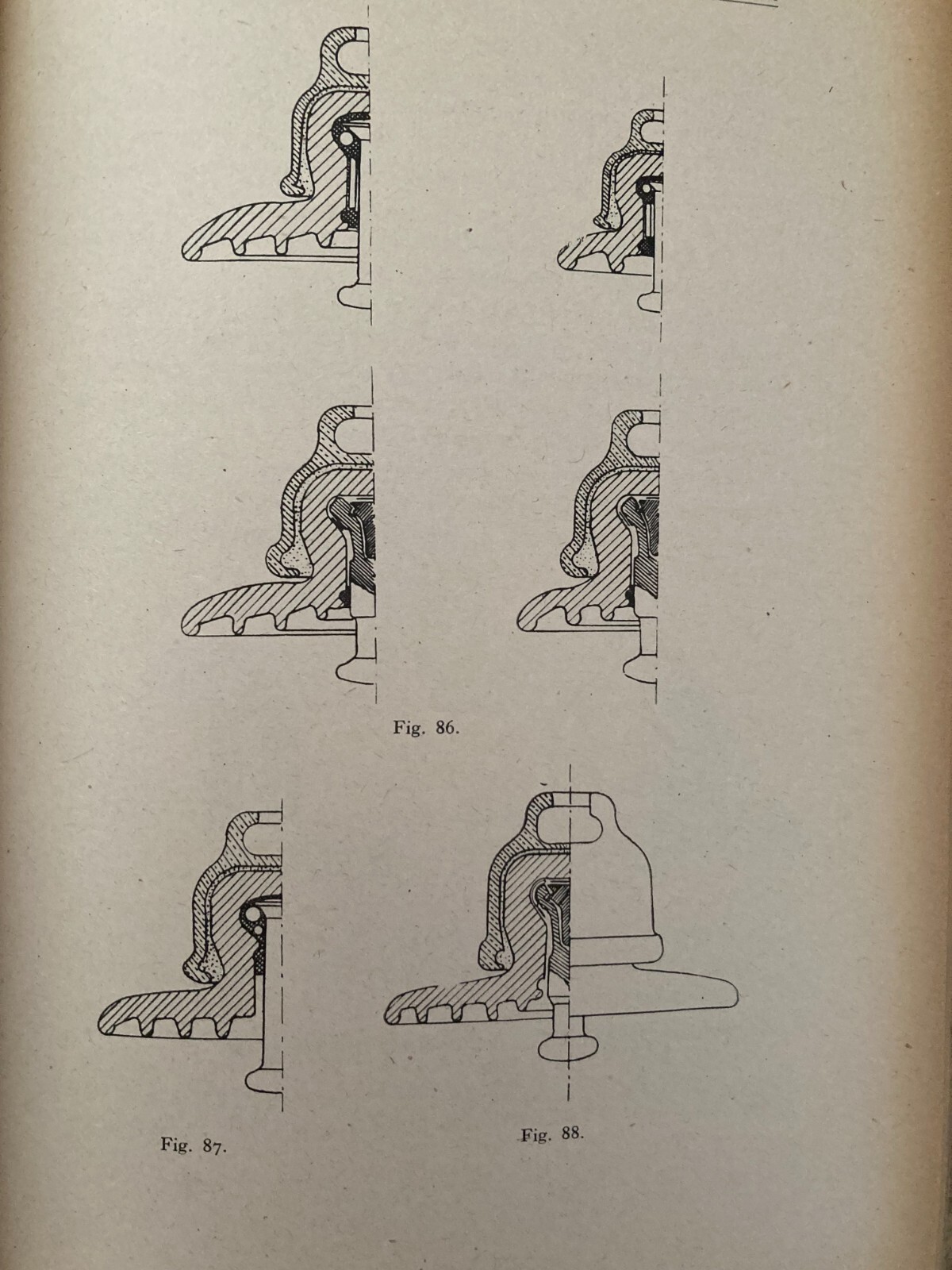 Isolatori Di Porcellana. Trattazione Tecnica   Hoepli, 1947