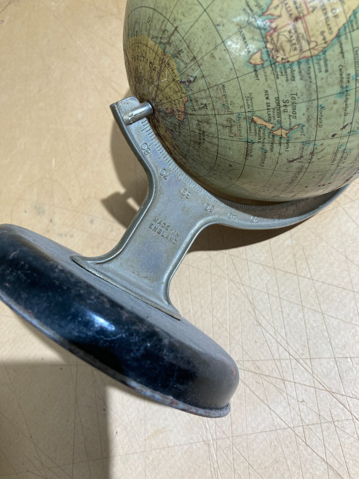 Mappamondo Inglese Decorativo In Metallo, Anni '30