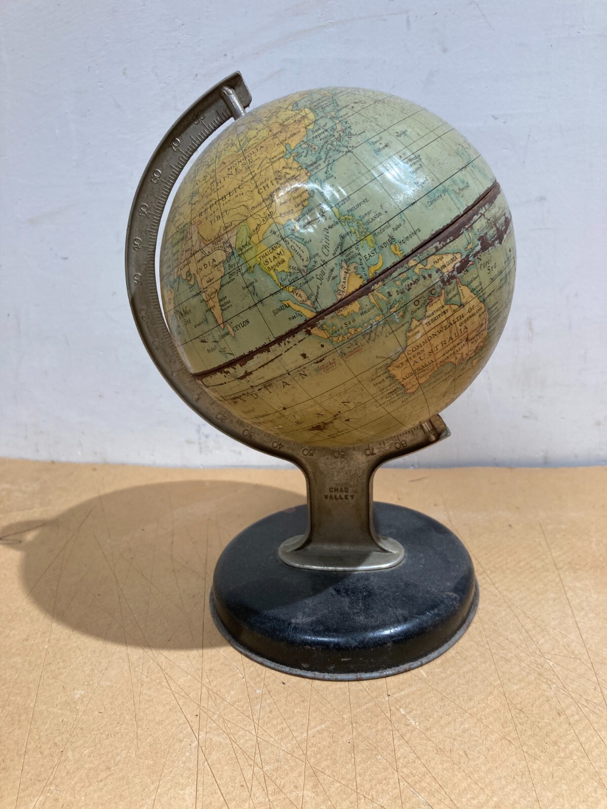 Mappamondo Inglese Decorativo In Metallo, Anni '30