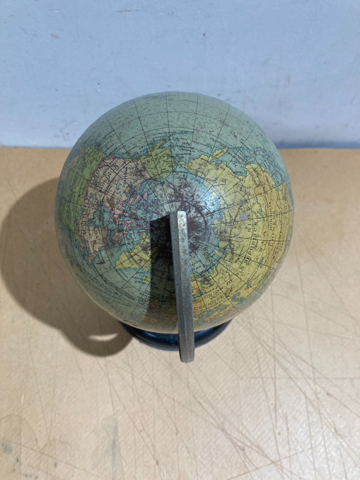 Mappamondo Inglese Decorativo In Metallo, Anni '30