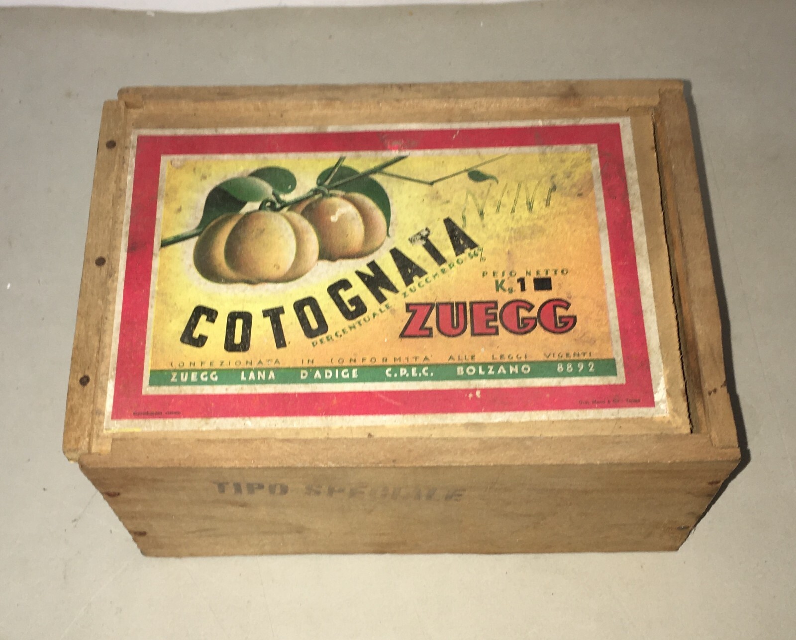 Trentino, Lana d'Adige: Scatola Pubblicitaria Dolciaria Zuegg (Bolzano)