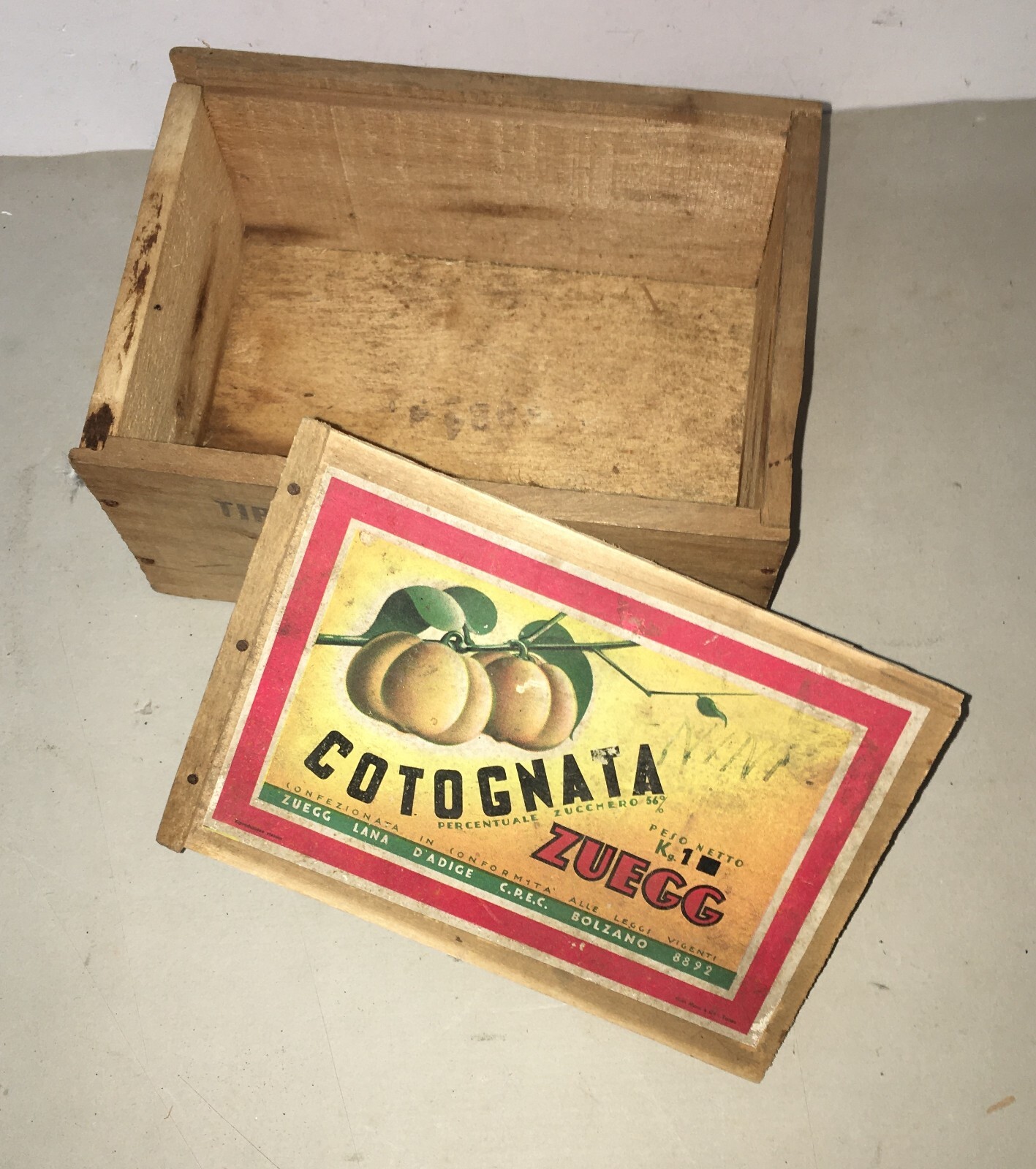 Trentino, Lana d'Adige: Scatola Pubblicitaria Dolciaria Zuegg (Bolzano)