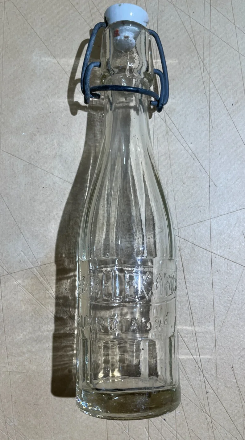 Vetri da Collezione: Abruzzo, Guardiagrele. Bottiglia per Gassosa Capuzzi, d'epoca