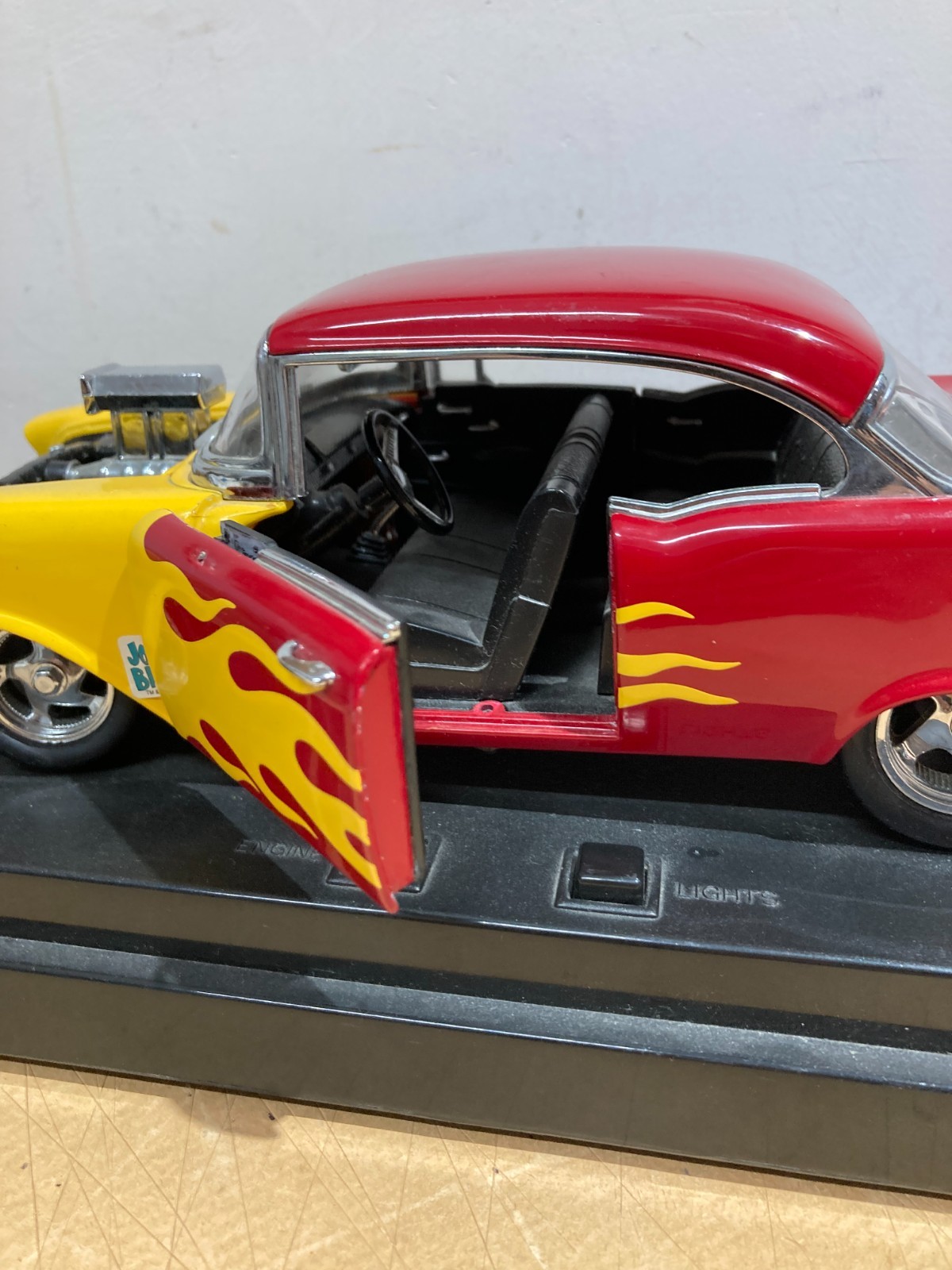 Soprammobile Pubblicitario, Automobilina Johnny Bravo   Ertl   Chevrolet Bel Air