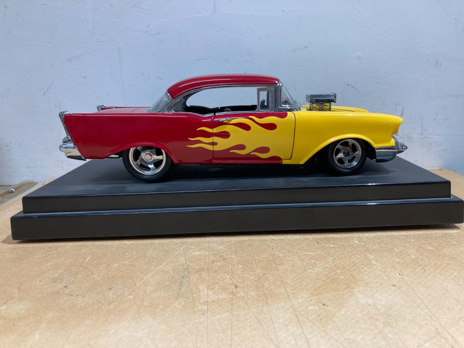 Soprammobile Pubblicitario, Automobilina Johnny Bravo   Ertl   Chevrolet Bel Air