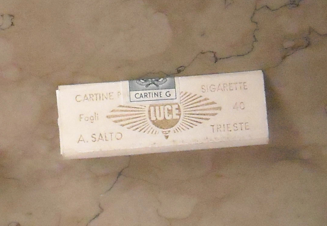 Fumo, Tabacco, Cartine Per Sigarette Luce, Trieste, Salto