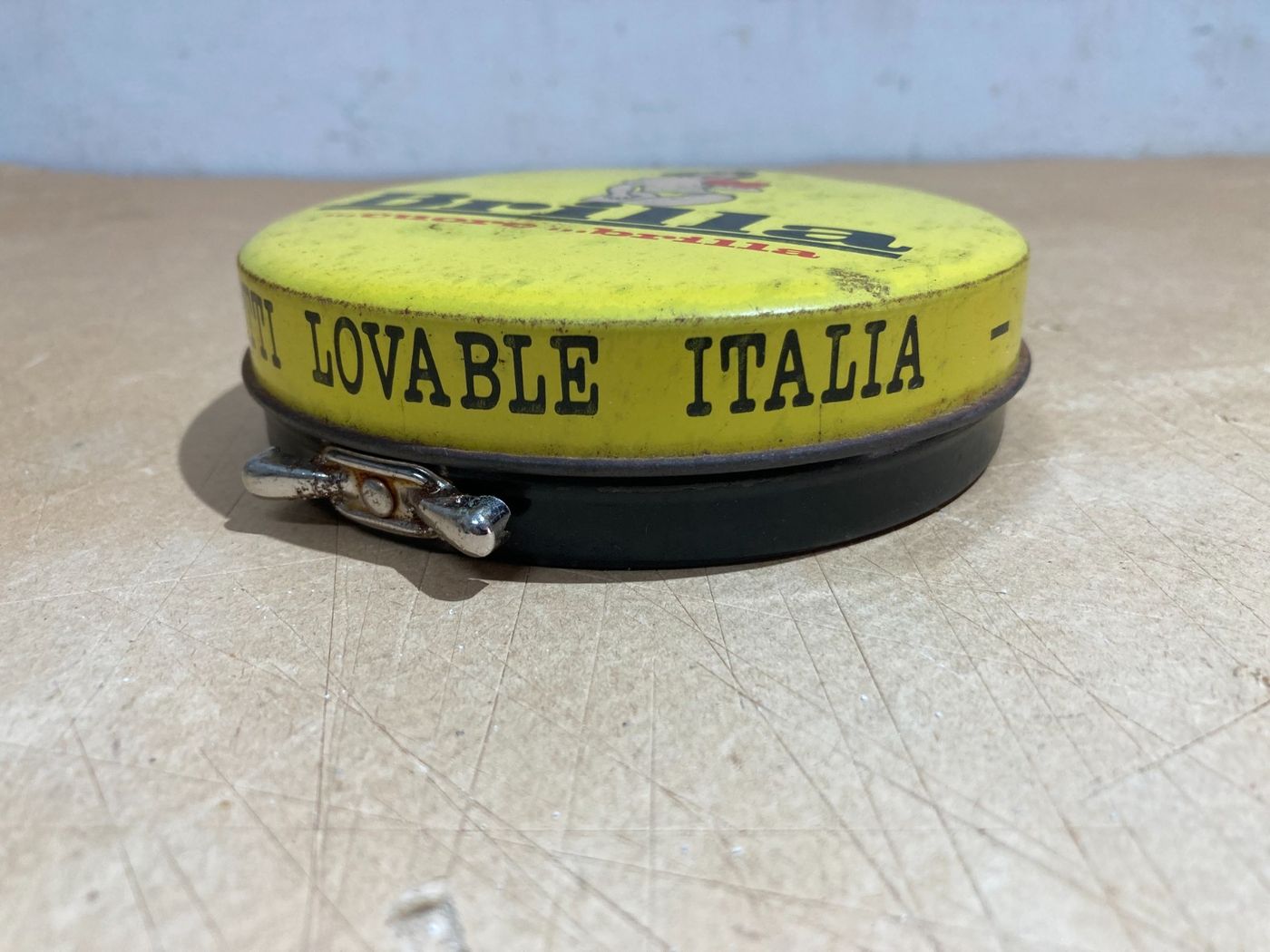 Lovable   Astuccio Pubblicitario 'Brilla'   Illustrazione Sensuale