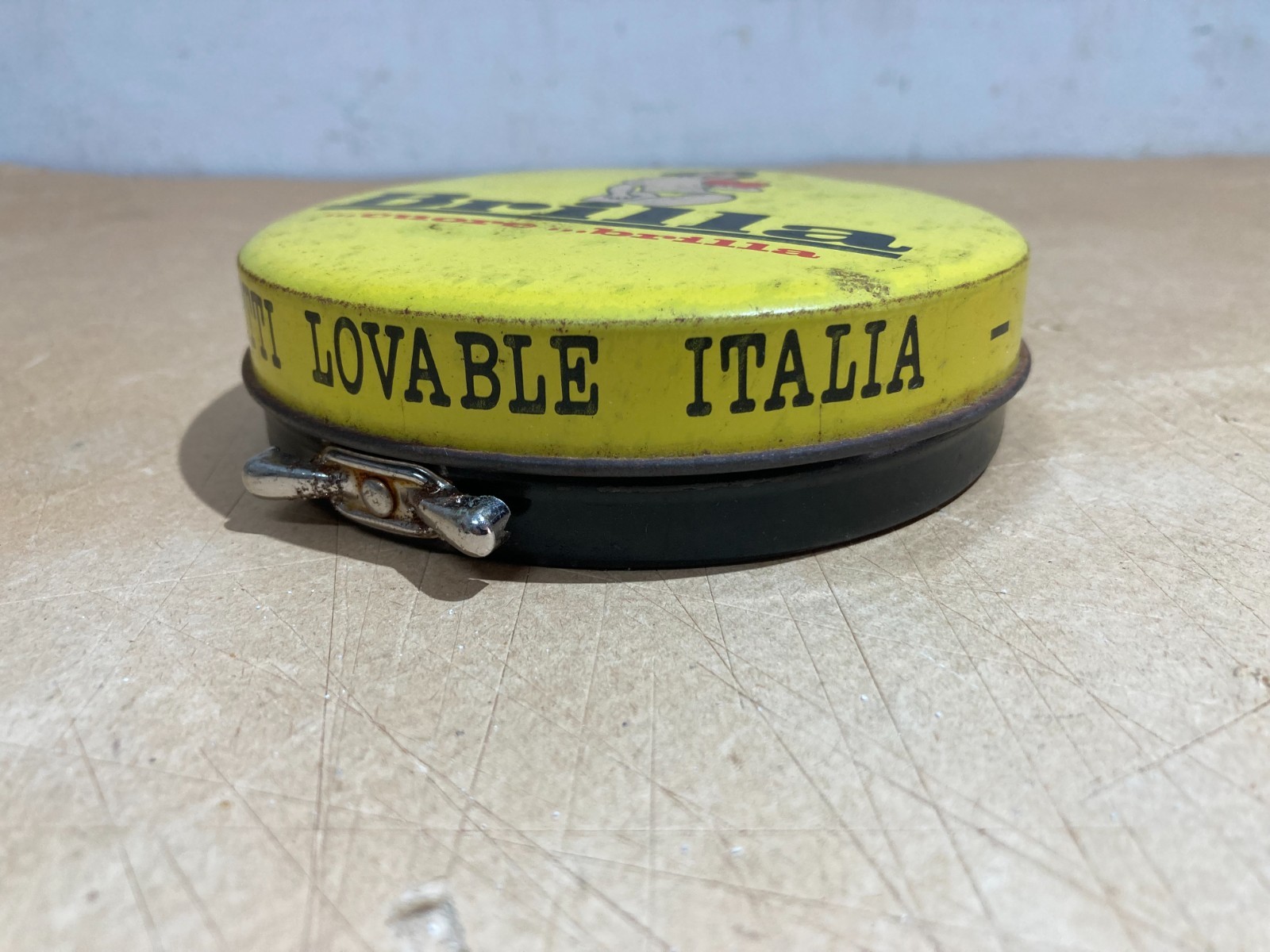 Lovable   Astuccio Pubblicitario 'Brilla'   Illustrazione Sensuale