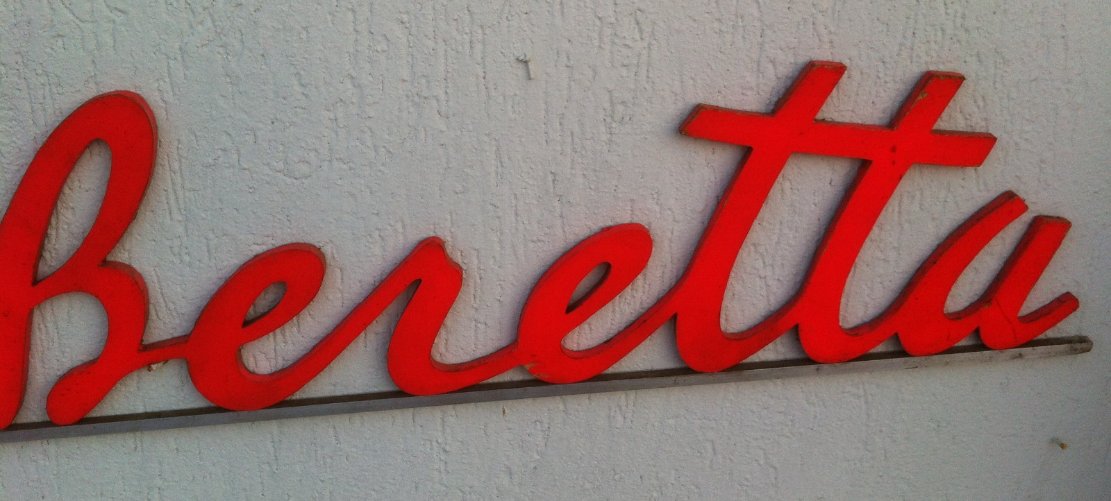 Insegna Pubblicitaria Beretta Per Armerie In Legno Sagomato E Metallo