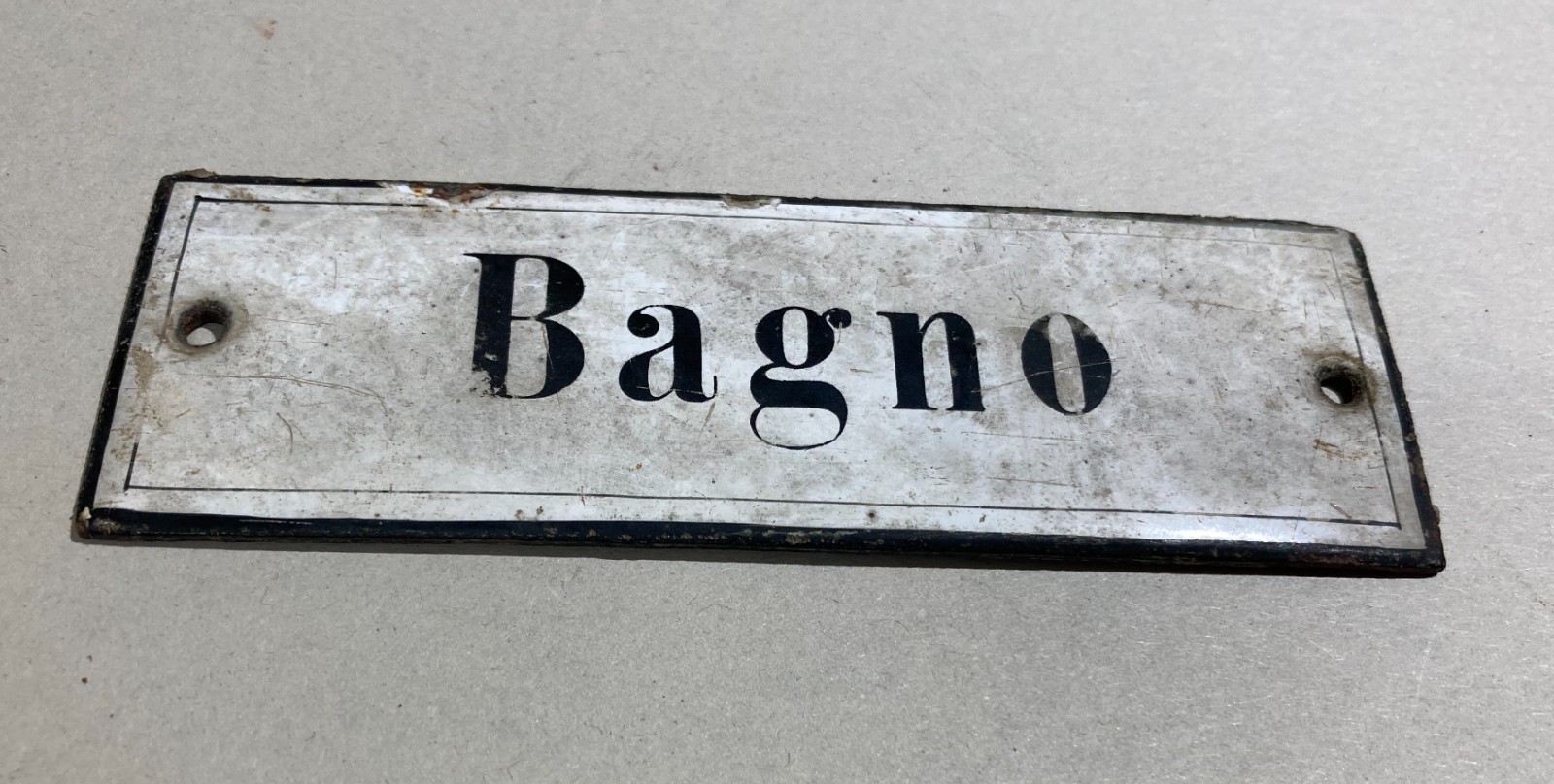 Piccola Targa d'Epoca In Metallo Porcellanato Per Bagno O Toilette