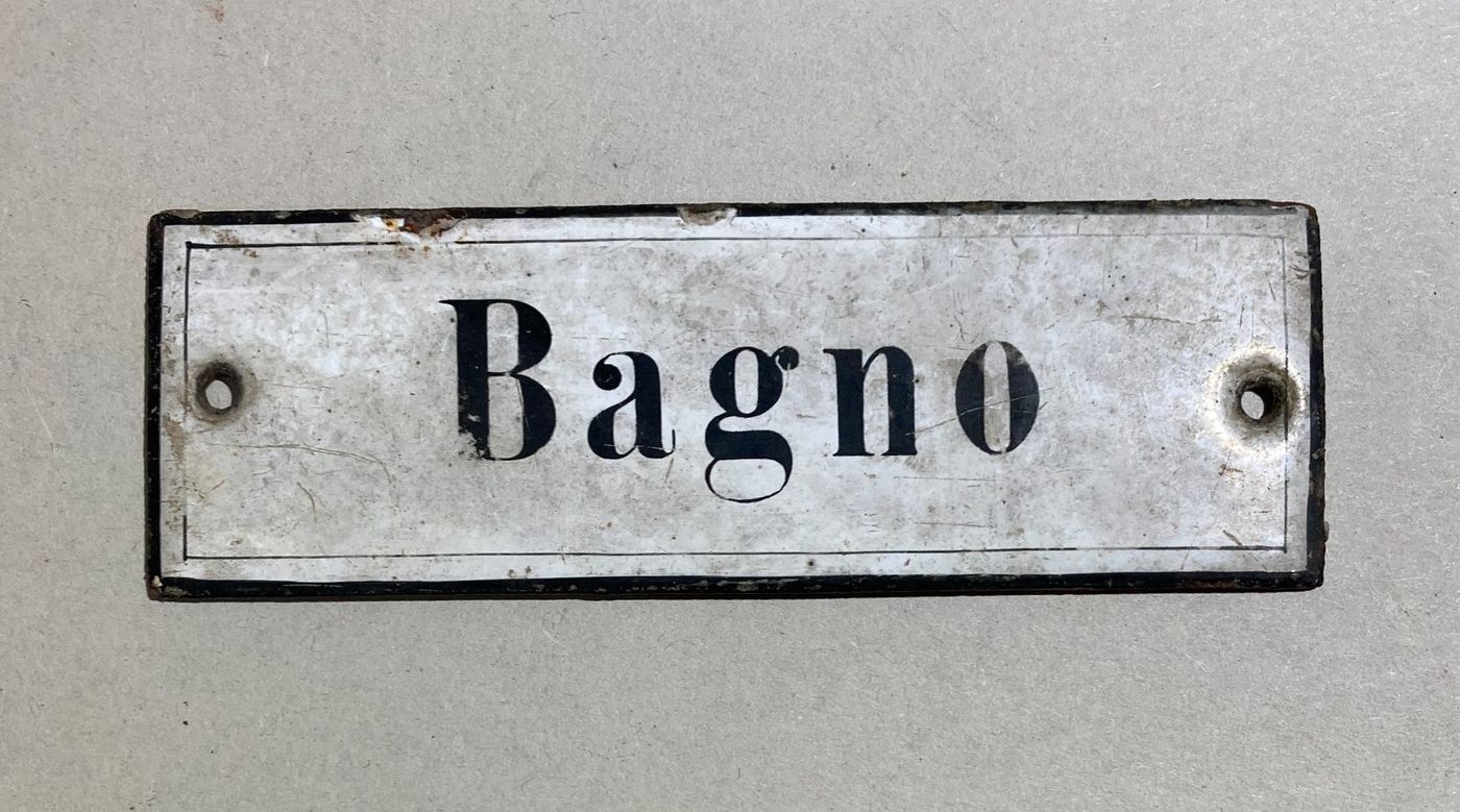 Piccola Targa d'Epoca In Metallo Porcellanato Per Bagno O Toilette