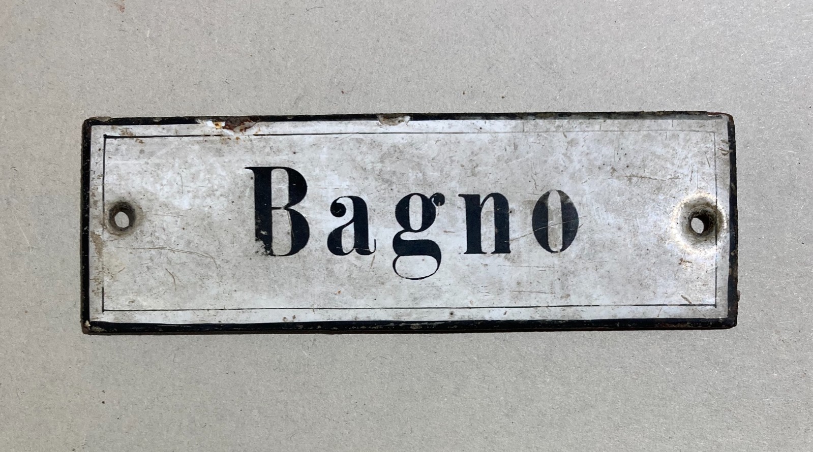 Piccola Targa d'Epoca In Metallo Porcellanato Per Bagno O Toilette