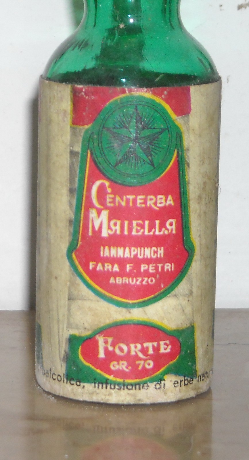 Abruzzo, Fara Filiorum Petri: Centerba Maiella Forte, Bottiglia Mignon d'Epoca
