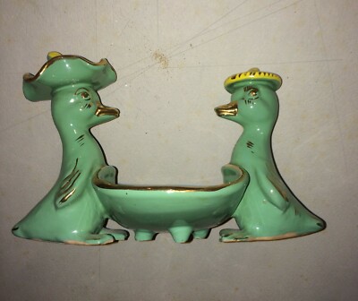 Soprammobile In Ceramica Con Figure Di Paperi E Cestino Svuotatasche