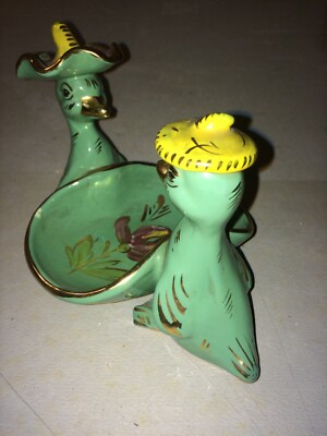 Soprammobile In Ceramica Con Figure Di Paperi E Cestino Svuotatasche
