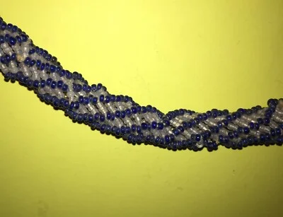 Arte del Vetro: Antica Collana di Perline in Vetro Colorato Bianco e Blu d'epoca