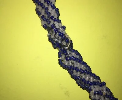 Arte del Vetro: Antica Collana di Perline in Vetro Colorato Bianco e Blu d'epoca