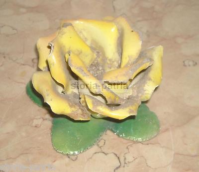 Scultura In Ceramica A Forma Di Rosa: Soprammobile Decorativo